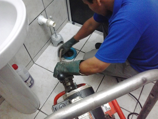 Thông cống nghẹt quận Bình Tân giá rẻ bằng máy móc hiện đại