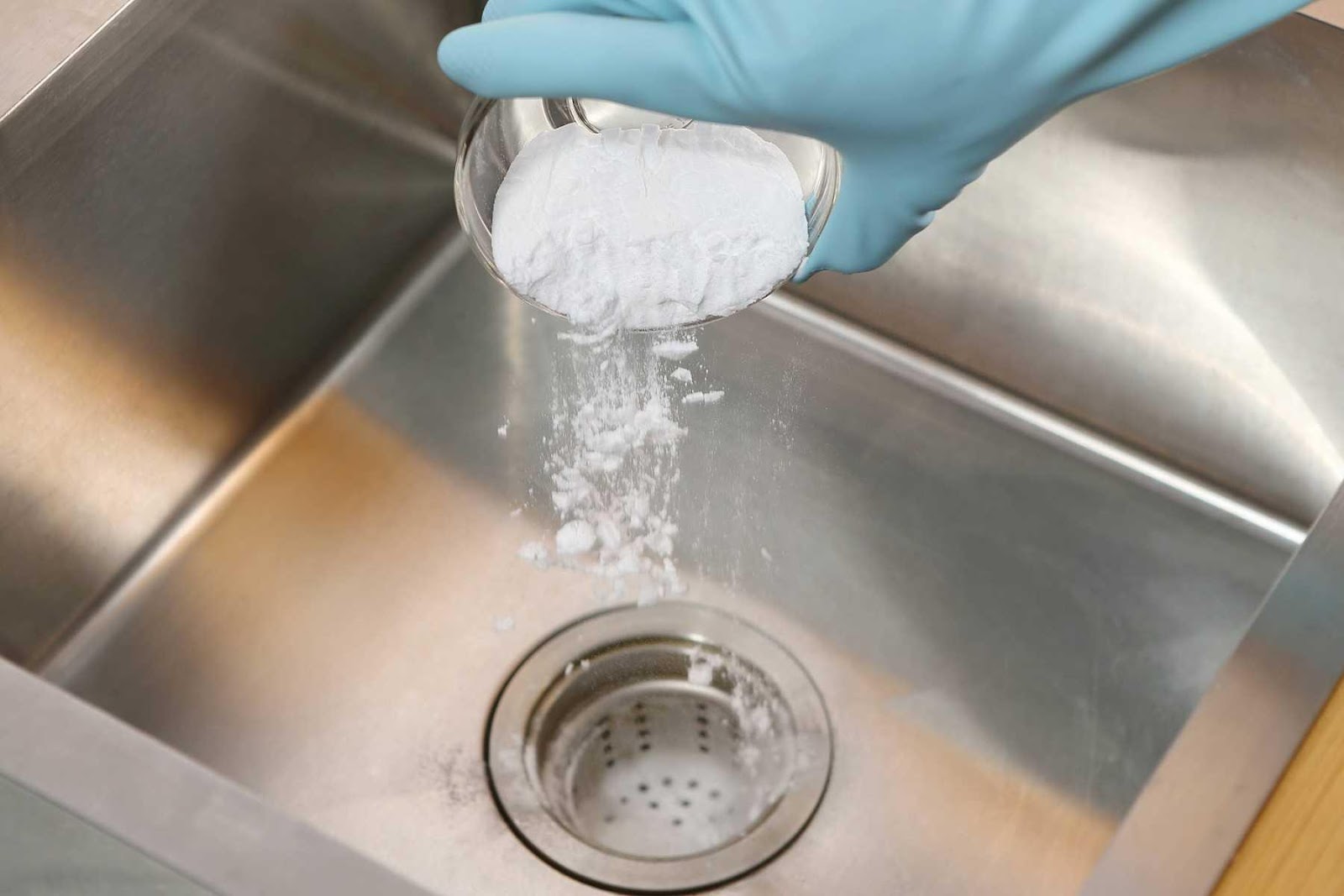 thông cống nghẹt quận 7 bằng baking soda